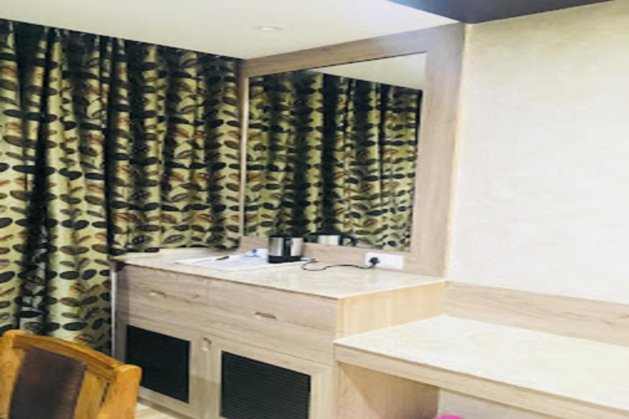 גורקפור Hotel Park Regency מראה חיצוני תמונה