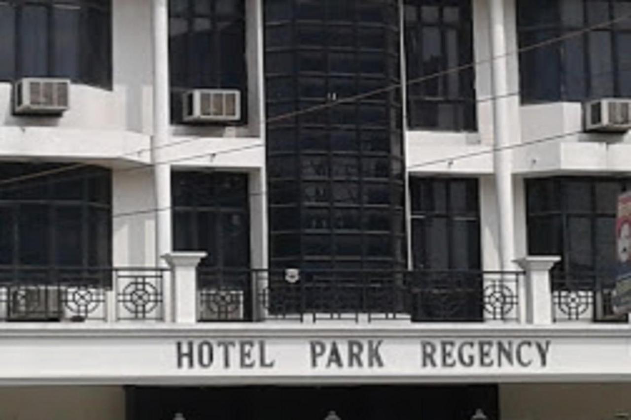 גורקפור Hotel Park Regency מראה חיצוני תמונה